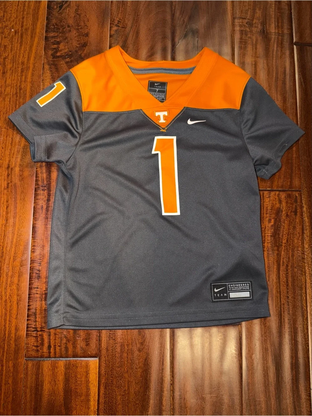 NIKE Univ of TN football jersey - youth size 7